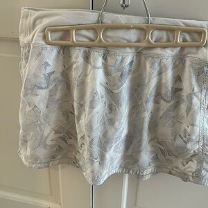 Lululemon skirt size 8